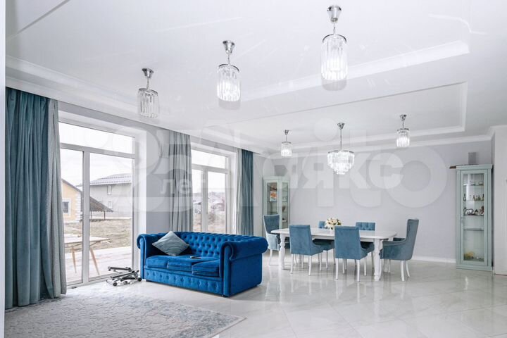 Коттедж 236 м² на участке 10 сот.