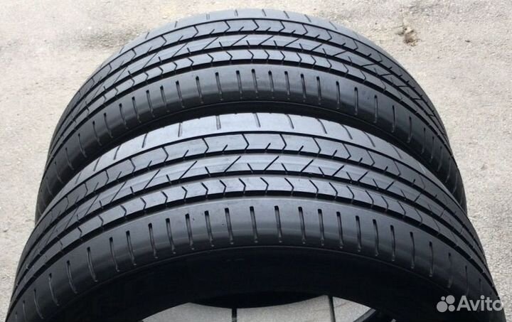 Pirelli P Zero PZ4 245/45 R19