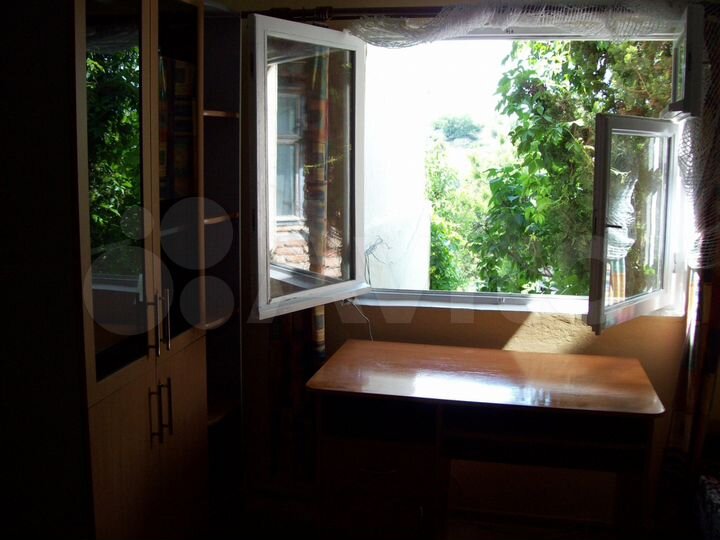 Комната 18 м² в 8-к., 1/2 эт.