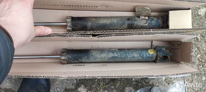 Амортизаторы задние KIA Sportage 3 /Tucson/ ix35