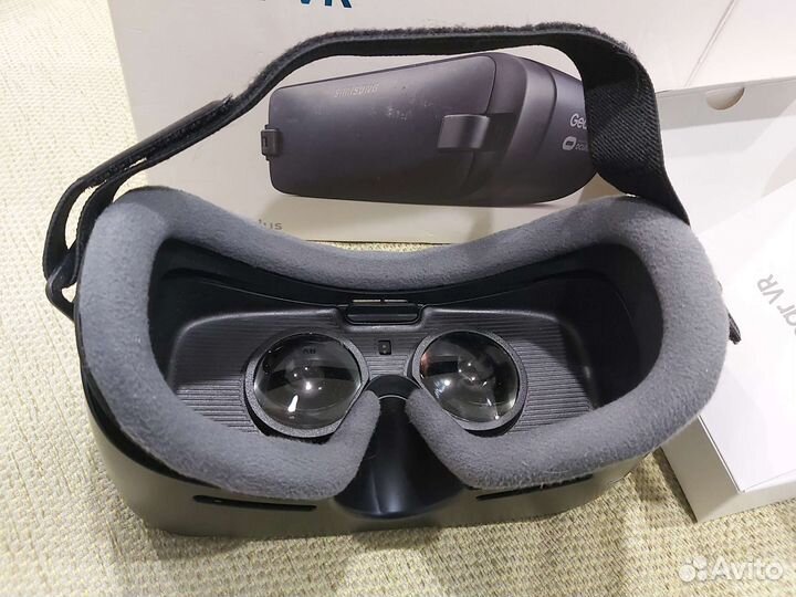 Очки виртуальной реальности Samsung Gear VR