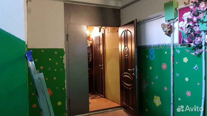 Двери Металл.,Перегородки краска серая,уплотнитель