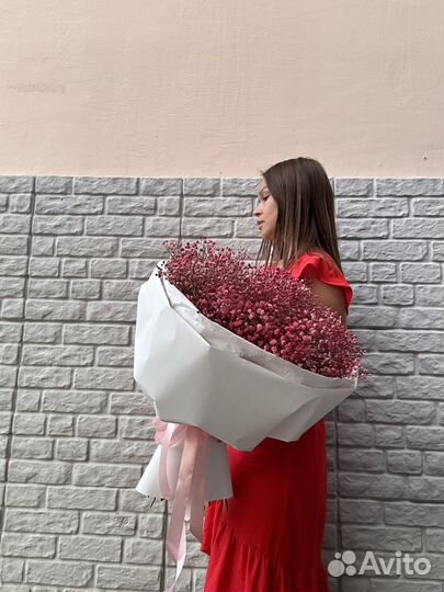 Большой букет из яркой гипсофилы