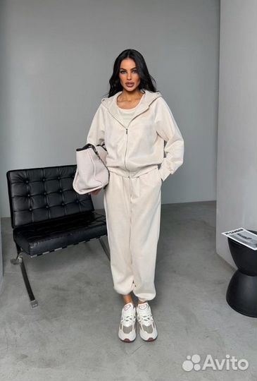 Костюм женский