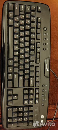Клавиатура Genius и мышка Logitech в комплекте
