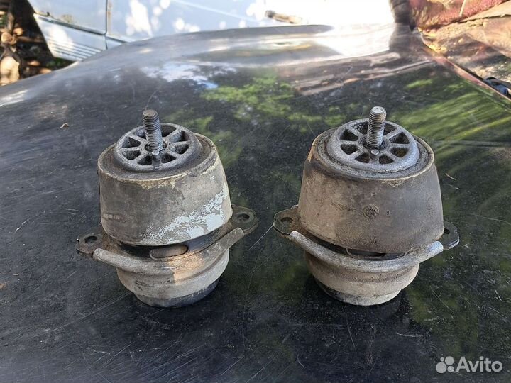 Подушка двигателя на Volkswagen Touareg 2.5TDi 04г