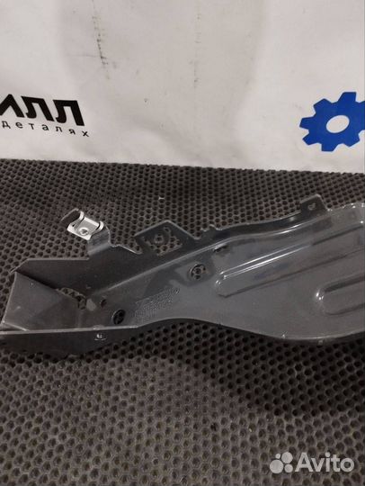 Крепление фары (кронштейн фары) правой Volvo FH4