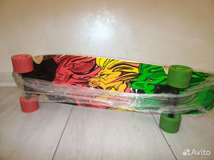 Лонгборд, шлем и защитные перчатки