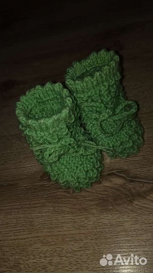 Вязаные следки и пинетки