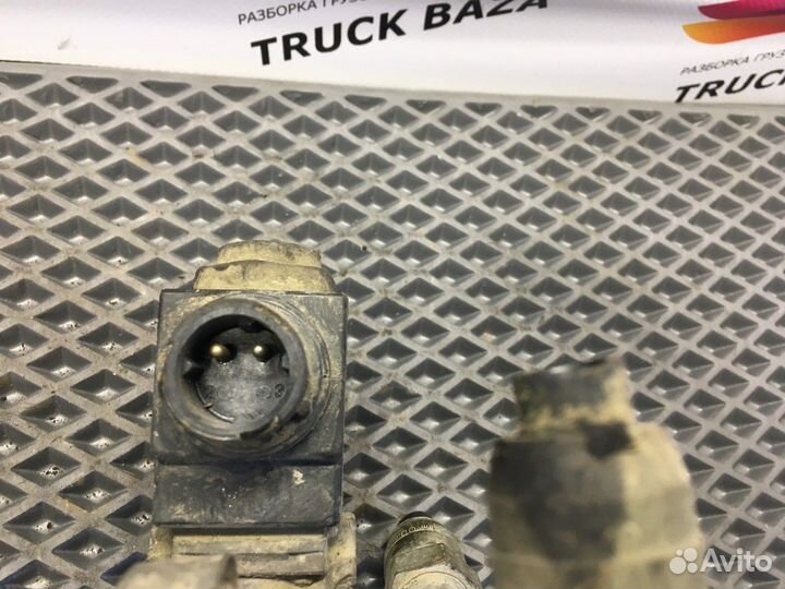 Клапан пневматический двухмагистральный, 10bar