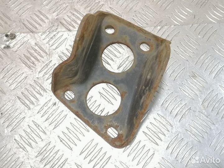 Кронштейн задней балки Skoda Octavia 2000 2011