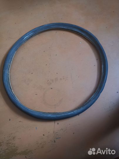 Старинная велосипедная покрышка