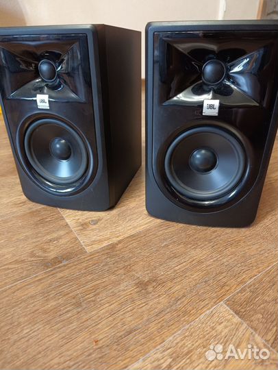 Акустические колонки jbl