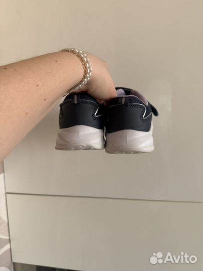 Кроссовки для девочки 35р