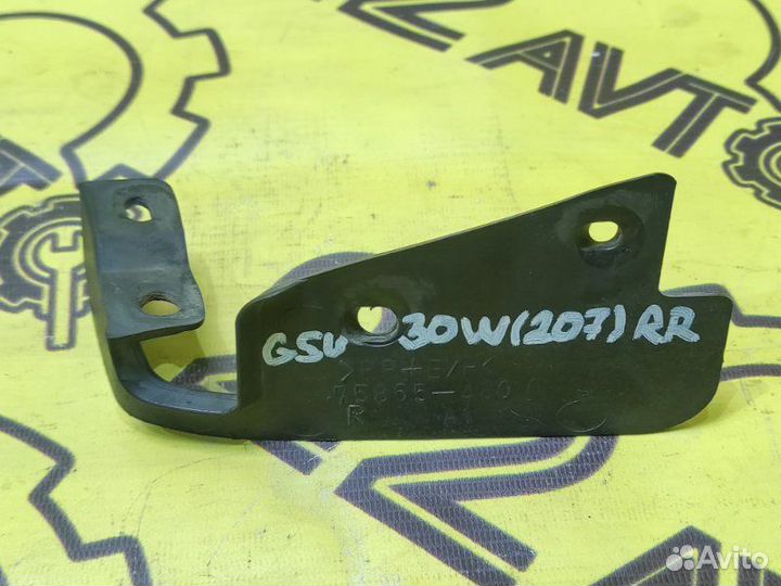 Брызговик задний правый Toyota Harrier GSU30W