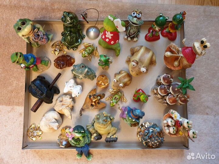 Коллекционные фигурки лягушек
