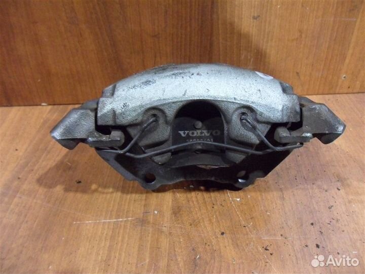 Тормозной суппорт передний правый Volvo V40 MV