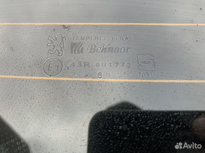 Заднее стекло с подогревом Peugeot 206 седан