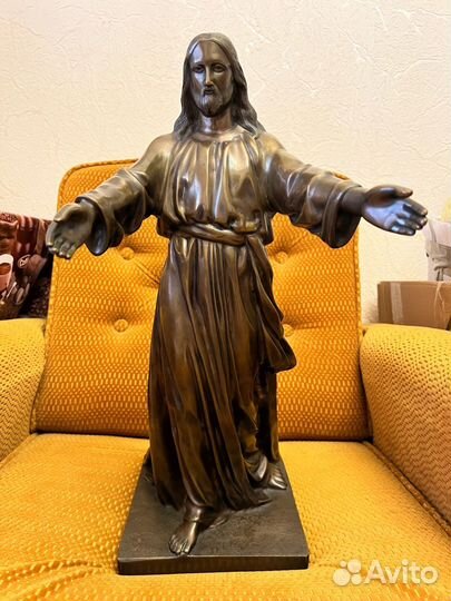 Скульптура броназа Иисус Христос