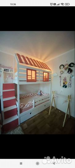Двухъярусная кровать домик