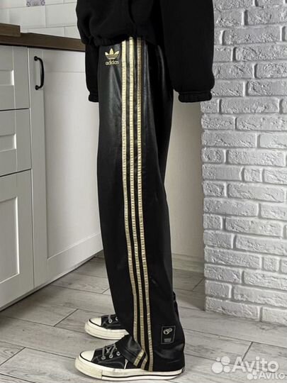 Брюки adidas широкие