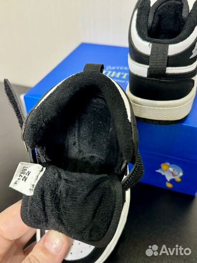 Полуботинки кроссовки 22