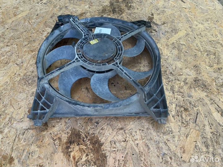 Вентилятор охлаждения радиатора двигателя левый