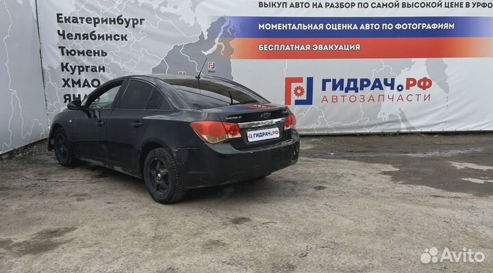 Кронштейн блока комфорта Chevrolet Cruze 13265750