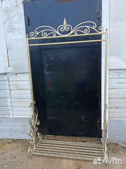 Вешалка кованая