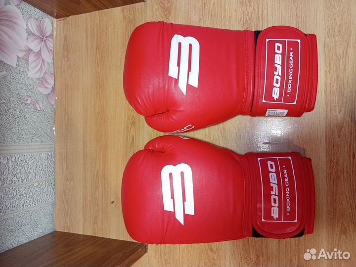 Спортивный инвентарь /Боксерские перчатки/ Шлем