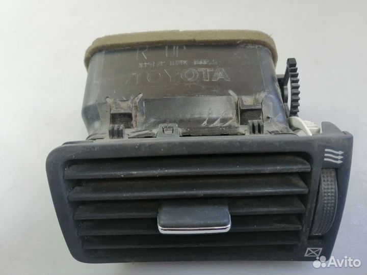 Дефлектор воздушный правый Toyota Corolla 120