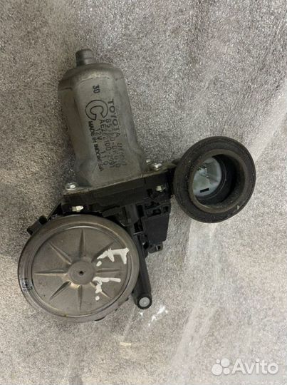 Моторчик стеклоподъемника Toyota Camry V40