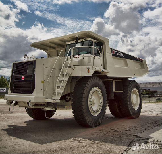 На разборке Терекс Terex карьерные самосвалы