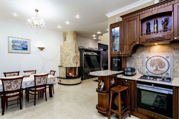 Дом 460 м² на участке 12 сот.