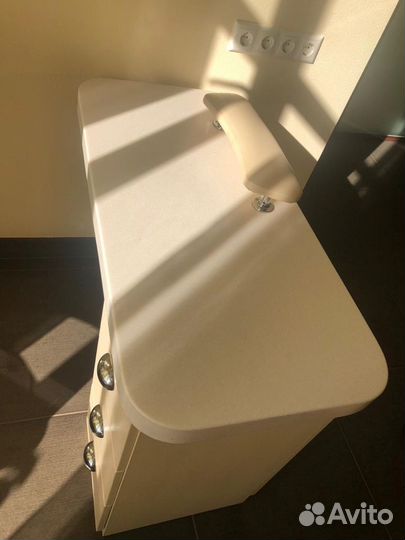 Стол маникюрный