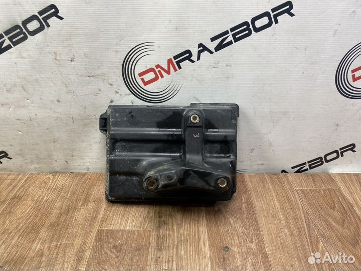 Крепление аккумулятора Toyota Crown S170 (1999—2007)