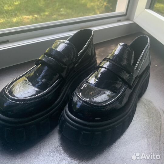 Лоферы женские