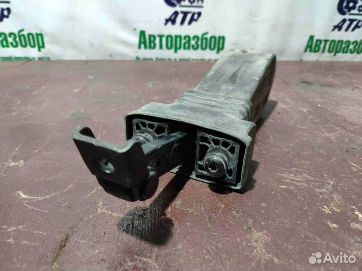 Ограничитель двери передней левой Audi A8