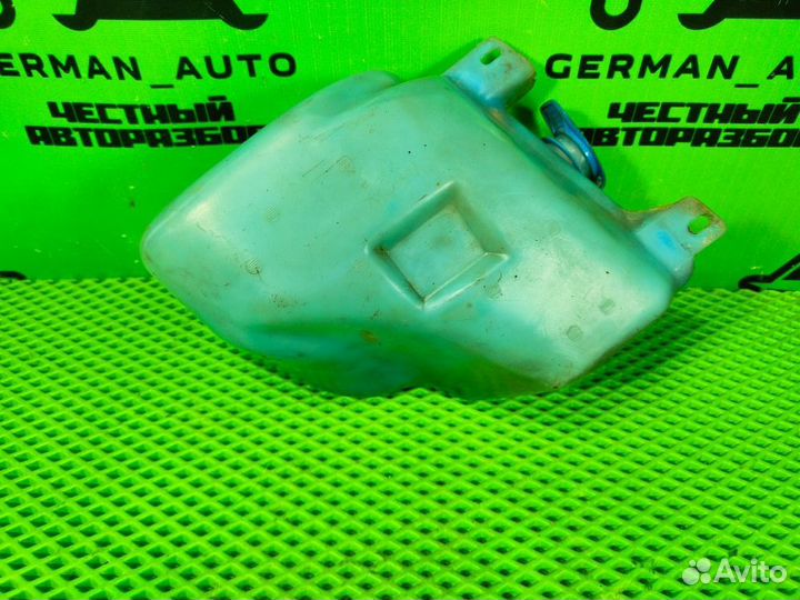 Бачок омывателя Volkswagen Golf 3 Vento
