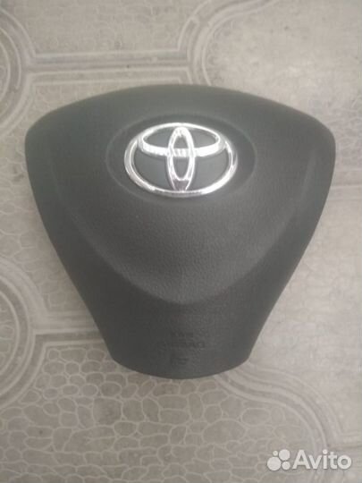 Подушка безопасности водителяToyota Auris E150
