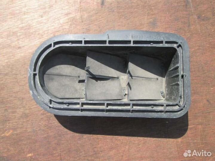 Клапан вентиляции салона Toyota Ist NCP65 1NZ-FE