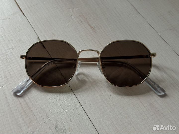 Солнечные очки Stradivarius