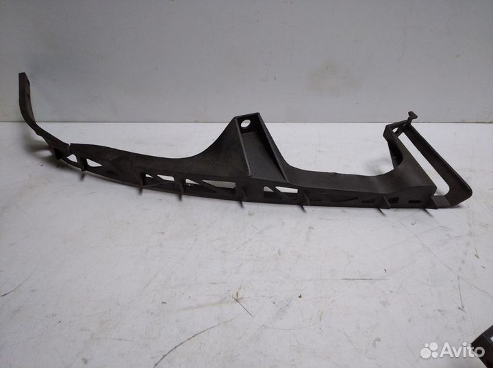 Крепление бампера Mazda Atenza