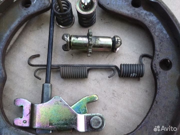 Комплект колодок ручника Ниссан Х-трейл т30