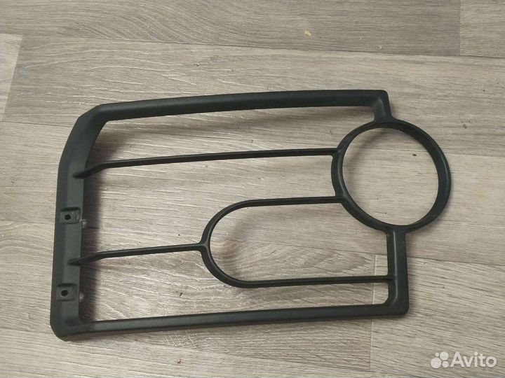 Накладка левой фары Land Rover Discovery 3 2005