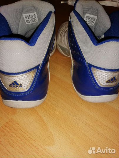 Баскетбольные кроссовки adidas