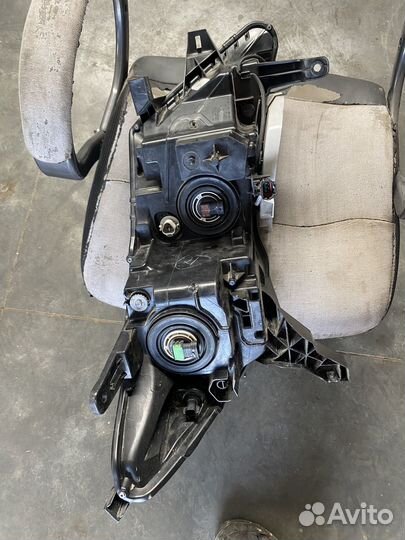 Фара передняя левая