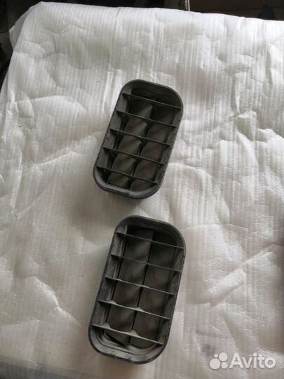 Решетка вентиляционная Ford Focus 2 kkda 2008