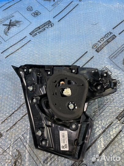 Фонарь задний правый Toyota C-Hr 2016