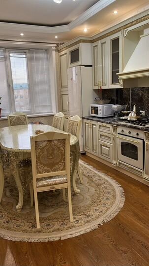 2-к. квартира, 90 м², 3/10 эт.